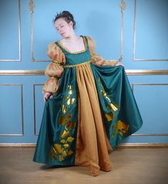 Green Vintage Dress With Historical Design, Vintage Green Dress With Historical Design, Traditional Baroque Costume Dress, Medieval Festival Historical Dress, Traditional Baroque Dress For Costume Party, Regency Style Historical Dress For Fancy Dress, Traditional Medieval Festival Costume Dresses, Regency Style Medieval Dress For Fancy Dress, Regency Style Dresses For Medieval Festivals