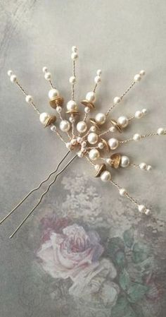 Hair Accessories Gold, Hairstyles Wavy, Diy Bijoux, Hair Jewels, Gold Hair Accessories, Wedding Fans, Accessories Gold, Pearl Hair Pins