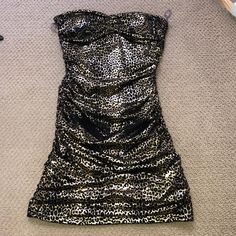 New Without Tags Forever21 Gold Strapless Cheetah Print Rusched Stress Mini Dress 28” From Chest To Hem Y2k Cheetah Print, Printed Dress Outfit, Black Cheetah Print, Cheetah Print Dress, 2000s Fashion Outfits, Tube Dress, 2000s Fashion, Dresses Strapless, Forever 21 Dresses