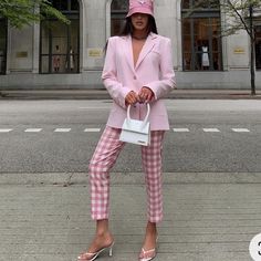 Brand New Outfit Ideas For Brunch, Ideas For Brunch, Barbiecore Outfit, Pink Outfit Ideas, Stile Kendall Jenner, Looks Street Style, Brunch Outfit, Mode Inspo, Looks Chic