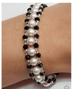 Pola Macrame, Bracelet With Pearls, Beaded Bracelet Patterns, A Bracelet, Elegant Bracelet, Beaded Jewelry Patterns, Beaded Bracelets Diy, Diy Schmuck