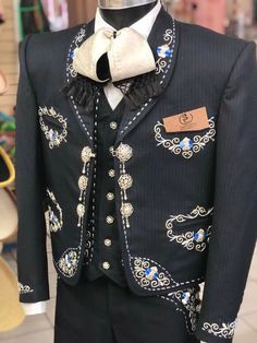 Mariachi Costume, Expensive Suits, Suit Ideas, Mexican Fashion, Mexican Party, Wedding Suit, Suit Style