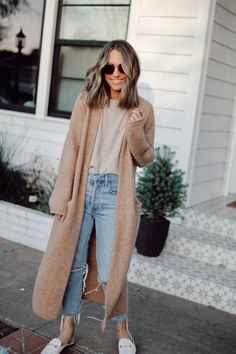 Simple Outfits With Jacket, Boho Jeans Outfit Summer, February Style Outfit, Simple Neutral Outfits, Concert Outfits Spring, February Outfit Ideas, February Style, February Outfits, Pastel Outfit