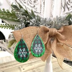 Christmas Faux Leather Teardrop Dangle Earrings Green Buffalo Plaid Snowflake New With Tags Measurements Drop Length: 3” Width: 1.5” Green Buffalo Plaid, Teardrop Dangle Earrings, Earrings Green, Buffalo Plaid, Buffalo, Dangle Earrings, Faux Leather, Jewelry Earrings, Plaid