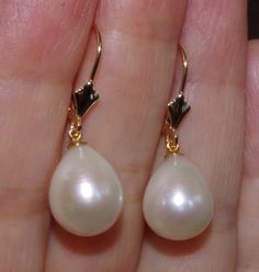 Quality japan 14k golden white 27mm tear drop cultured pearl leverback earrings being offered is a fabulous 14k 27mm large golden / white japan cultured pearls perfect tear drop white / golden pearl earrings these earrings are new old stock pearls they are from japan , quality lustorous , well matched japanese pearls are famous for being top rated quality they are new old stocks i have few pairs. plesae see photos. photos rae just the sample. let me know if you need to see a photo of what i have High Luster Teardrop Pearl Earrings, Pear-shaped 14k Gold Pearl Earrings, Formal Pear-shaped Pearl Earrings With Ear Wire, Elegant Yellow Gold Teardrop Earrings With Pearl Drop, Formal Teardrop Pearl Earrings, 14k Gold Pear-shaped Pearl Drop Jewelry, Pearl White High Luster Teardrop Jewelry, 14k Gold Teardrop Pearl Earrings, 14k Gold Teardrop Pearl Earrings For Pierced Ears