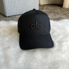 Alo yoga trucker hat Hat Shop, Gym Outfit, Outfit Ideas, Hair Accessories, Gym