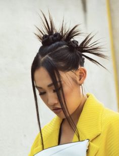 90s Hair Editorial, 90s Spiky Updo, Short Editorial Hair, Fashion Hairstyles Runway, Spiky Space Buns, Spiky Buns Hair, Cyberpunk Hairstyles Women, Techno Hairstyles, Spikey Bun