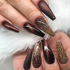 Brown Acrylic Nails, Gold Acrylic Nails, Unghie Sfumate, Gold Glitter Nails, Winter Nails Acrylic, Fall Acrylic Nails, Shiny Nails, Ballerina Nails, Cat Eye Nails