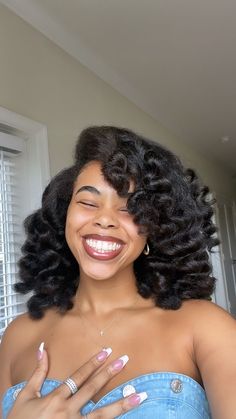 Natural Hair Elegant Styles, Natural Graduation Hairstyles, Wand Curls Natural Hair, Curly Hair Party Hairstyles, Retro Black Women, Hair Goals Aesthetic, Elegant Natural Hairstyles Black, Elegant Natural Hairstyles, Natural Hair Hairstyles