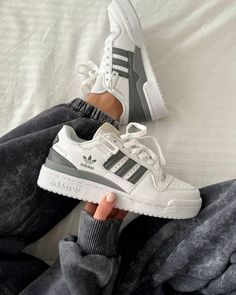 Pretty Sneakers, Trendy Shoes Sneakers, Pretty Shoes Sneakers, Cute Nike Shoes, Hype Shoes, Aesthetic Shoes