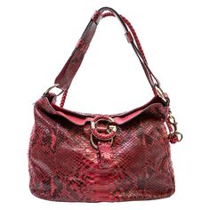 Gucci bag in red python. Gold jewelry. The interior is red lamb leather with multiple pockets, one with a zipper. Worn on the shoulder or crossbody with a removable shoulder strap. Made in Italy. Serial number: 232931 ... "Europe Exclusive". In very good condition. L 45 x H 35 x D 10 cm. Shoulder strap: 102 cm Delivered in a non original dust bag. Most Expensive Handbags, Painted Handbag, Gucci Vintage Bag, Gucci Brand, Expensive Handbags, Givenchy Bag, Popular Handbags, Gucci Outfits, Gucci Tote