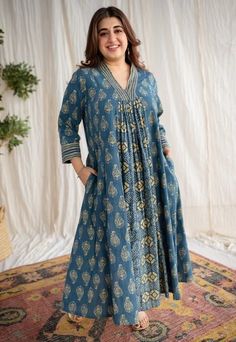 Block Print Kurti Designs, Ethnic Aesthetic, Casual Plus Size Outfits, Printed Kurti Designs, Cotton Dress Pattern, Cotton Saree Blouse Designs, Desi Outfits, Stylish Tops For Women, Trendy Shirt Designs