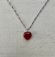 This carnelian and rose quartz heart gunmetal necklace is hand-crafted with a 14 mm genuine carnelian heart on a 2mm rose quartz wire-wrapped chain. The chain is hypoallergenic, free of cadmium and lead and is nickel safe. The carnelian stone is of AAA quality with almost no inclusions and a high polish finish. Please note that carnelian varies in color from orange red to dark red. The necklace comes in a hand-wrapped gift box, ready to be gifted. If you would like to leave a note, you can do so Carnelian Jewelry Vintage, Dark Gold Jewelry, Carnelian And Rose Quartz, Gunmetal Necklace, Dainty Heart Necklace, Red Heart Necklace, Pretty Necklace, Carnelian Necklace, Vintage Chain