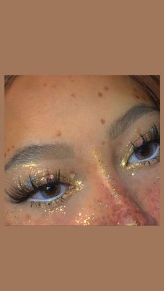 Edgy Fairy Aesthetic, Fairy Eye Makeup Glitter, Ethereal Makeup Looks Wedding, Grunge Glitter Makeup, Pretty Halloween Makeup Looks Fairy, Eye Glitter Makeup Ideas, Karneval Make Up, Fairy Makeup Glitter, Glittery Makeup Aesthetic