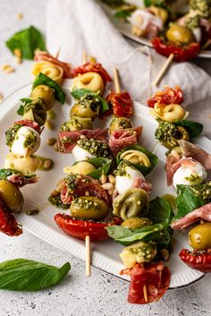 there is a white plate with food on it and the title reads tortellinini spiels met charrifiere