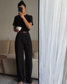 Work Dress Casual, Menswear Women Street Style, Casual Elegant Outfits Autumn, Work Outfits Women Trendy, Summer To Fall Work Outfits, Black On Black Work Outfits, Fall Outfits Women For Work, Munich In September Outfits, Casual Work Outfits Retail