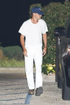 Summer Dinner Outfit Men, Austin Butler Street Style, Austin Butler Outfits, Austin Butler Style, Austin Butler Kaia Gerber, Masc Summer Outfits, Guys Summer Outfits, Butler Outfit, Karlie Kloss