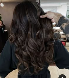 Κούρεμα Bob, Black Hair Balayage, Dark Brunette Hair, Brown Hair Looks, Brown Hair Inspo, Brunette Hair With Highlights, Color For Brunettes, Hair Color For Brunettes, Balayage Hair Dark