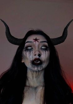 Demon Costumes Female, Demon Outfit Halloween, Demon Inspired Makeup, Demon Cosplay Makeup, Demon Sfx Makeup, Demon Halloween Costume Outfit, Halloween Costumes Gore, Gore Halloween Makeup Looks, Halloween Costumes Horror Women