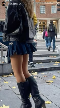 Mode Gossip Girl, Rok Mini, Vans Shoe, Autumn Fits, Looks Street Style, Shoe Lace Patterns, Shoe Lace, 가을 패션