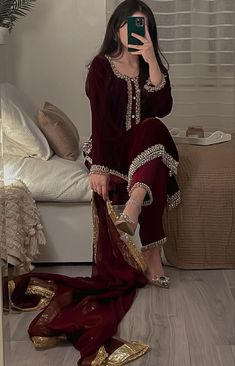 Trendy Outfits Indian, Velvet Dress Designs, Desi Fashion Casual, Pakistani Dresses Casual, Pakistani Fancy Dresses, Beautiful Pakistani Dresses, Salwar Kamiz, Indian Dresses Traditional, Fancy Dresses Long