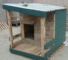 a dog house made out of pallets and wooden planks with a roof on top