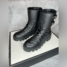 Authentic Gucci Quilted Matelass Gg Interlocking Strap Zipper Boot Condition 10/10 Size: Women Us7/Eur37(1/2) Delivery To Usa E 3-5 Days Before You Buy A Product, Check If The Size Suits You! You Can Also Ask Me For Measurements! Gucci Boots, Luxury Boots, Zipper Boots, Cute Shoes, Gucci, Women Shoes, Boots, 10 Things, Black