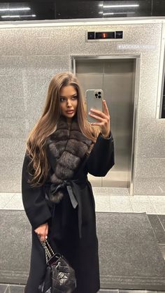 Rich Girl Lifestyle, Look Rock, Winter Outfits For Work, Fashion Mistakes, Modest Fashion Outfits, Mode Inspo, Basic Outfits, Classy Dress, Winter Looks