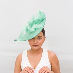 This sea green fascinator pairs with any gorgeous outfit of your choice for any special occasion.  Occasion: Apart from derby race, it is ideal for other spring or summer events like brunch, cocktail, sundowner, pre wedding theme events, destination wedding, anniversary, bachelorette party, engagement, bridal shower, polo sports event or make someone feel special with one of a kind luxury gift. The design will make you stand out by enhancing your outfit. The lightweight construction is comfortab Green Fascinator, Too Faced Highlighter, Resort Wear Beach, Derby Fascinator, Face Cut, Sports Event, Birthday Hair, Tea Party Hats, Fascinator Headband