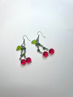 Cherry earrings made with glass beads❤️ Diy Cherry Earrings, Diy Jewelry Charms, Cherry Earrings, Diy Bracelets Patterns, Hippie Earrings, Diy Wire Jewelry, Handmade Wire Jewelry, Handmade Jewelry Diy, Dec 7