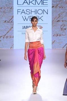 Fusion Wear Indian Western, Crop Top For Skirt, Saree Fashion Show, Outfit Ideas Indian, Indian Outfit Ideas, Kiran Uttam Ghosh, Indian Fashion Show, Saree Reuse