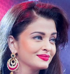 Aishwarya receives the 'Icon of India’ award | PINKVILLA Red Lipstick Shades, Hollywood Lifestyle, Movie Awards, Indian Cinema, Female Actresses, Successful Women