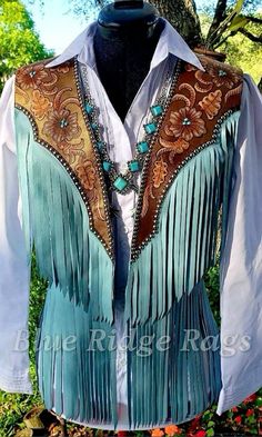 Rodeo Queen Outfits, Rodeo Queen Clothes, Western Photo Shoots, Cowboy Hats Women, Leather Vests, Cowgirl Stuff, Queen Outfits, Cowgirl Style Outfits, Horse Show Clothes