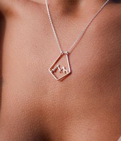 Safeguard your cherished rings with our Mountain 🏔️ Ring Holder Pendant Necklace, combining functionality with an elegant design. This stylish necklace features a beautiful scallop shell motif, providing a secure and sophisticated way to keep your rings close to your heart. Pendant height: 25mm  Pendant width: 21mm 3-9 US RING SIZE Premium Materials: Expertly crafted from high-quality 925 sterling silver over 14k gold plated or rhodium , ensuring durability and a radiant shine.  * Elegant Design: Features a scallop shell-inspired pendant with a secure ring holder, allowing you to attach and remove rings effortlessly.  * Versatile Style: Perfect for everyday wear or special occasions, adding a touch of elegance to any outfit.  * Adjustable Chain: Comes with an adjustable chain to ensure a Minimalist Metal Jewelry, Cadmium-free, Minimalist Metal Jewelry Cadmium-free, Minimalist Cadmium-free Metal Jewelry, Nickel-free Minimalist Jewelry For Anniversary, Minimalist Silver Jewelry With Diamond Cut, Minimalist Nickel-free Jewelry For Anniversary, Nickel-free Rose Gold Promise Ring Jewelry, Nickel-free Rose Gold Promise Ring, Nickel-free Fine Jewelry For Gifts