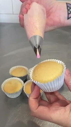 Cupcake Decorating Techniques, Easy Cupcakes Decoration, Making Cupcakes, Cupcake Piping, Birthday Cake Decorating Ideas, Buttercream Cake Decorating