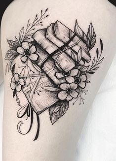 Cool Book Tattoo ideas Booklover Tattoo, Best Feminine Tattoos, Hannah Tattoo, Books Tattoo, Best Cover Up Tattoos