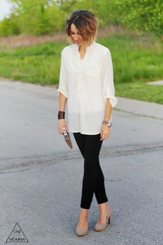 Ivory tunic blouse, black ponte pants, nude heels and clutch Leggings At Work, Stile Casual Chic, Comfy Blouse, Look Legging, How To Wear Leggings, Fitness Ideas, Anna Dello Russo, Business Formal