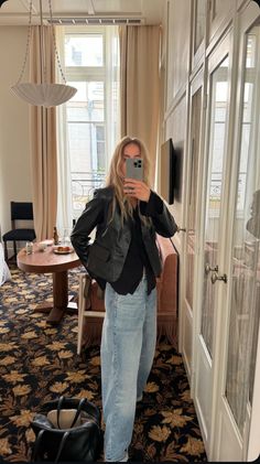 Tish Weinstock, Friends Clothing, Dinner Friends, 2024 Clothes, Saturday Outfit, Trending Hair, Friends Style, Shoes Aesthetic, Boots Jeans