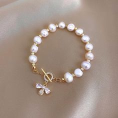 Luxury Baroque Pearl Bracelet Bee Pendant For Women Jewelry Fashion Girl Design, Sweet Jewelry, Bee Pendant, Freshwater Pearl Bracelet, Pearl Types, String Bracelet, Pendant Bracelet, Gemstone Bracelets, Baroque Pearls