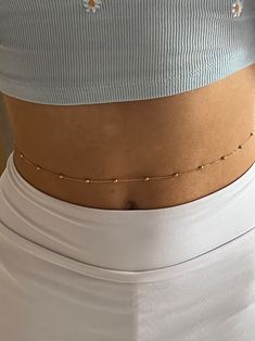 Looking for simple yet stylish Belly Chain? This waist jewelry is a trendsetter, and can be worn any day with anything. #bellechain #waistchain #bellejewelry #sextjewelry #fancywaistbead #ladiesaccessories #womenaccessories #giftforbestie Trendy Gold Delicate Waist Chain, Belly Jewelry Chain Body Jewellery, Silver Belly Chain, Handmade Gold Waist Chain For Beach, Belly Jewellery, Belly Jewelry Chain Waist Gold, Waist Jewelry, Beading Inspiration, Belly Piercing