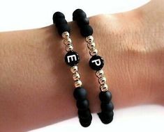 قلادات متدلية, Handcrafted Beaded Jewelry, Trending Bracelets, Black Beaded Bracelets, Beads Bracelet Design, Semi Precious Jewelry, Handmade Jewelry Diy, Beaded Bracelets Diy