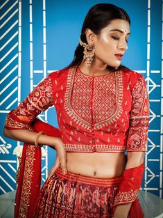 Silk Lehenga Choli Designs Latest, Patola Lehenga Blouse Design, Rajasthani Blouse Designs Latest, Koti Style Blouse For Saree, Kediya Style Blouse, Rajwadi Blouse Pattern, Koti Style Blouse, Long Blouse Designs, Blouse Designs High Neck