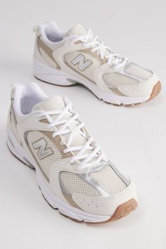 New Balance Tennis Shoes Women, White Tennis Shoes New Balance, Cute Neutral Shoes, Womens Casual Tennis Shoes, New Balance Fresh Foam Outfit, Womens Lifestyle Sneakers, New Balance Gym Shoes, Tan Sneakers Women, Sneakers New Balance 530