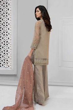 Designer suit Pakistani with elegant embroidery perfect for festive wear. Designer suits available in various styles and sizes in USA. Pakistani Frocks, Pakistani Party Wear Dresses, Party Wears, Suit Pakistani, Pakistani Party Wear, Pakistani Suit, Designer Suit, Pakistani Fancy Dresses, Party Dresses Online