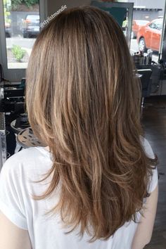 Haircuts For Medium Hair Brunette, Layers With Straight Hair, Layered Brown Hair With Highlights, Soft Layered Hair Medium, Soft Layers Medium Hair Straight, Layered Haircut Straight, Soft Brown Hair With Highlights, Layers On Straight Hair, Soft Brown Balayage