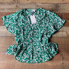 London Brave Soul Green Floral Button Up Blouse -S Green V-neck Blouse With Buttons, Green Spring Tops With Button Closure, Green Buttoned Top For Day Out, Green Button Top For Day Out, Green Short Sleeve Blouse For Brunch, Summer Brunch Shirt With Button Closure, Summer Brunch Shirt, Spring V-neck Tops With Button Closure, Summer Brunch Tops With Button Closure