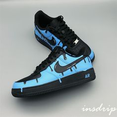 Modern and stylish, the Blue Black Drip Custom Air Force 1 is designed with eye-catching details. Expertly crafted with premium leather and textile, this classic silhouette features a custom drip pattern in blue and black. Step out in style, comfort, and quality with the latest addition to the Air Force 1 range. - Hand-painted with Angelus Leather Paints- Worldwide shipment. - All customs are waterproof scratch resistant.- ALL PICTURES ARE SELFMADE*In no way affiliated with the brands used* Drip Pattern, Black Air Force 1, Red And Black Shoes, Blue Drip, Nike Shoes Women Fashion, Futuristic Shoes, Nike Air Jordan Shoes, Drip Design, Nike Shoes Air Force