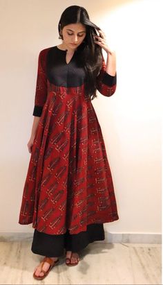 Ikkat Dress Designs Women, Jute Silk Kurti Designs, Cotton Long Dress Indian, Ikkat Anarkali Kurta Designs, Flare Kurti Designs, Kalamkari Dress Designs Latest, Flared Kurti Designs, Ikkat Kurti Designs, Simple Anarkali