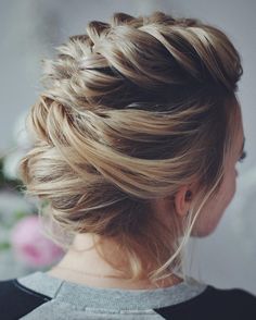 Give your braid height! Prom Hair Updo, Chic Short Hair, Simple Prom Hair, Prom Hairstyles For Short Hair, Hair Prom, Faux Hawk, Penteado Cabelo Curto, Braided Hairstyles For Wedding, Short Hair Updo