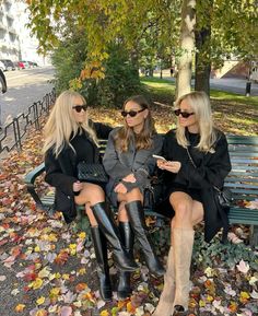 Vanilla Outfit, Trio Friends, Outfit Ugg, Clean Girl Outfit, Zara Fall, Beauty Spells, Outfit Zara, Instagram Autumn, Nyc Girl